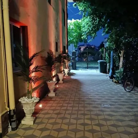 بيت ضيافة Pensiunea Albatros كوستِنيست